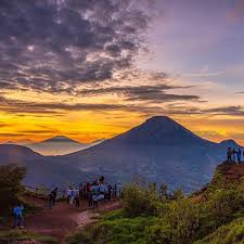 Golden Sunrise Sikunir